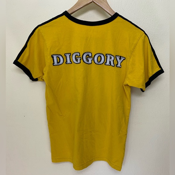 🩶 Diggory Hufflepuff UNIVERSAL STUDIOS Ringer Tee Adult XS - Picture 2 of 7